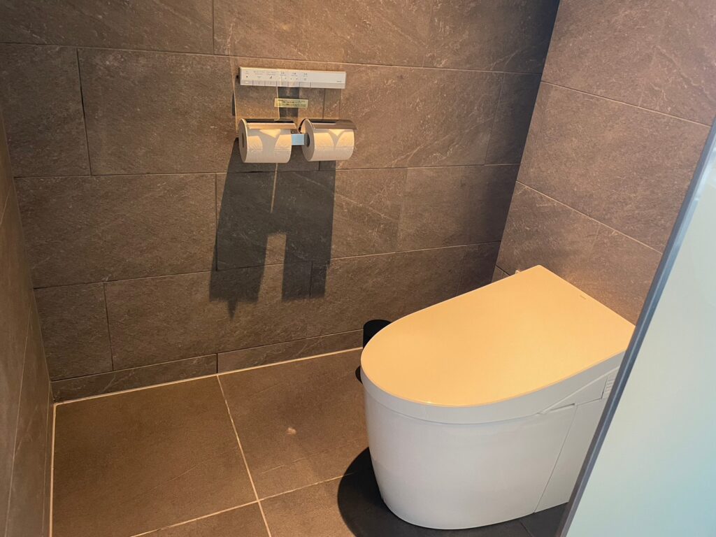 ザ・ひらまつホテル＆リゾート宜野座のトイレ